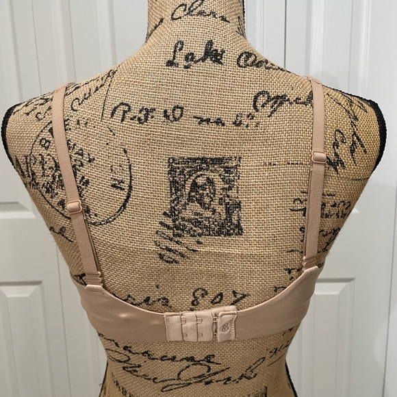 Victoria’s Secret Lot of 2 Bras - Black and Tan - Size 34D - Picture 8 of 14